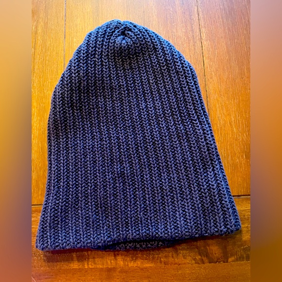 NWT Love Your Melon Notre Dame Woman's Winter Beanie Hat - Picture 2 of 3